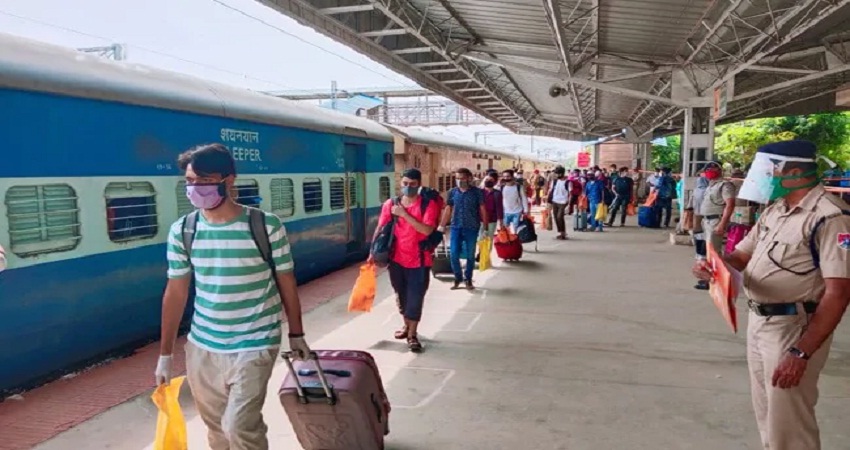 यात्रीगण कृपया ध्यान दें, किसान आंदोलन के कारण ट्रेन मिस हो गई तो चिंता न करें, मिलेगा रिफंड यात्रीगण कृपया ध्यान दें, किसान आंदोलन के कारण ट्रेन मिस हो गई तो चिंता न करें, मिलेगा रिफंड